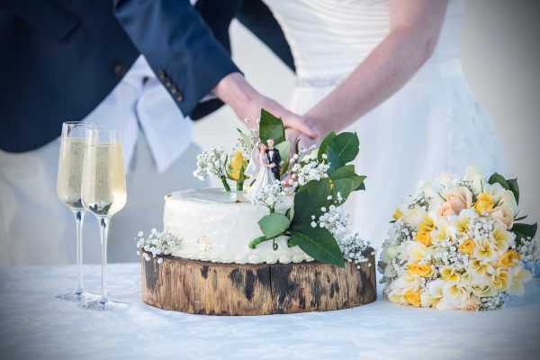 wedding cake cutting on a wooden plate 