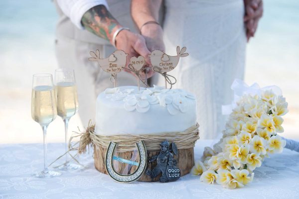 beautiful wedding cake with champagne and yellow flowers and horse shoe