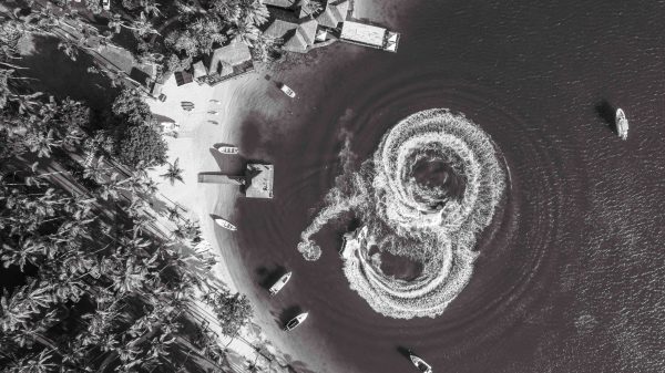 boat making circle on water