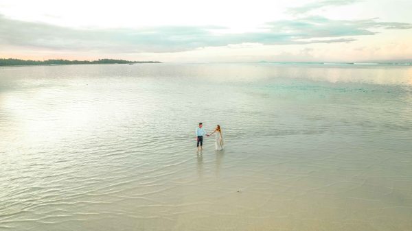 couple posing for photoshoot in the sea